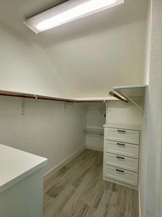 Building Photo - 46 Ginger Jar St