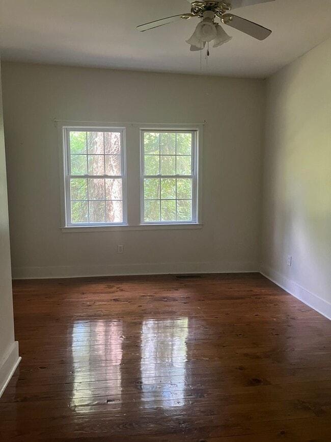 Building Photo - 123 Pond Dr