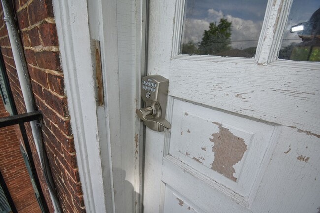 Building Photo - MT440