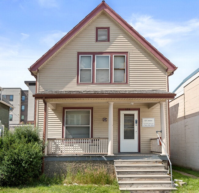 Building Photo - 125 Adams St