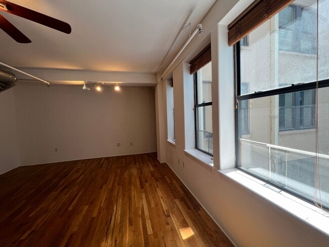 Building Photo - Amazing condo in historic Bennie Dillon Building