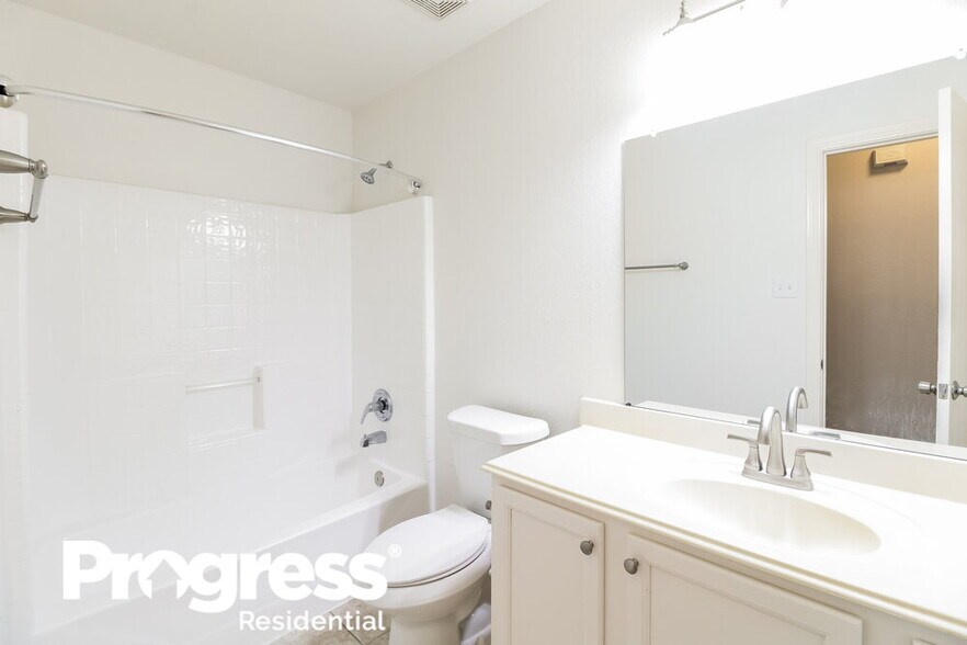 Building Photo - 322 Saddleback Springs Dr