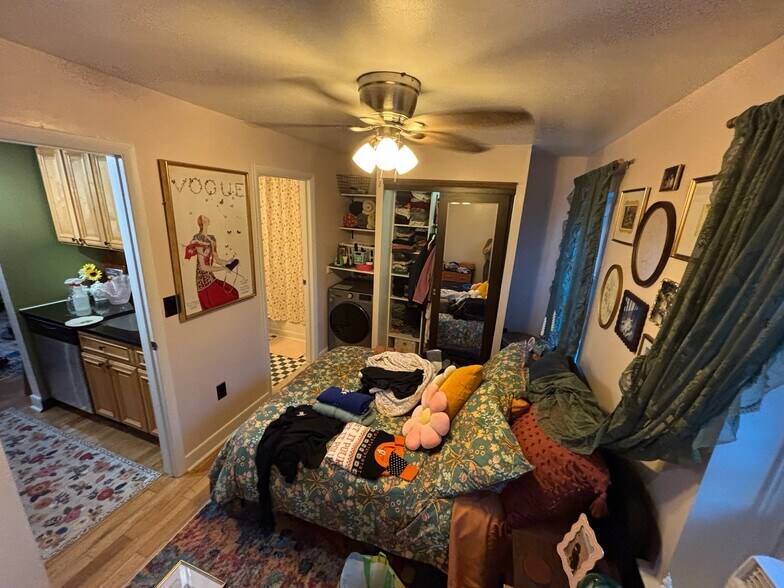 Building Photo - 1909 Christian St