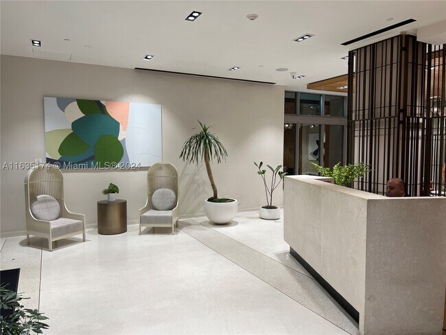 Building Photo - 1500 Bay Dr E