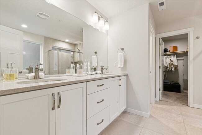 Building Photo - 8549 SW 176th Ave