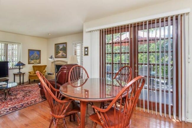 Building Photo - 2 bedroom in La Jolla CA 92037