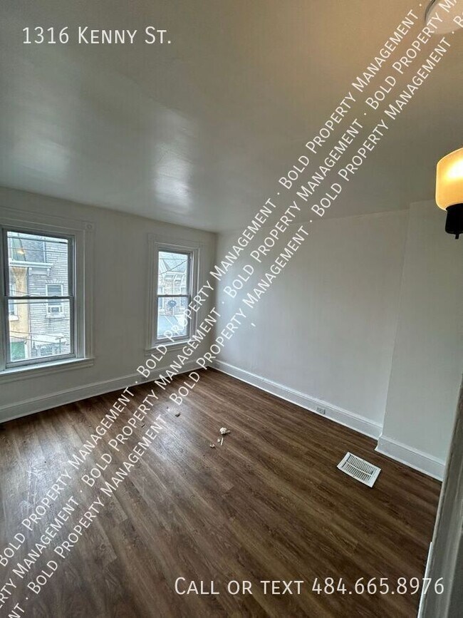 Building Photo - 1316 Kenny St