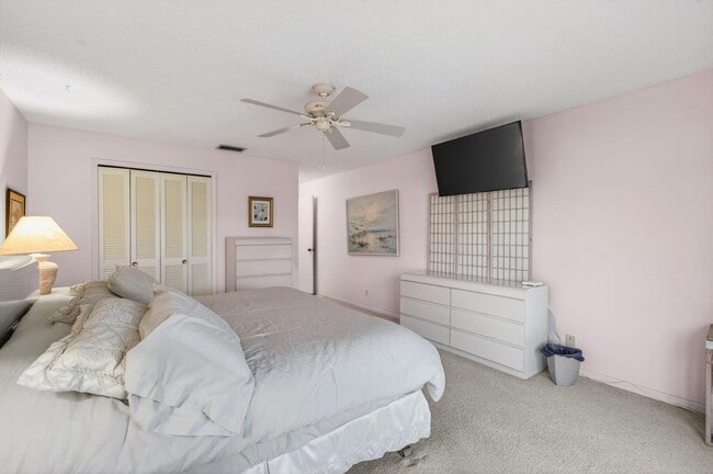 Building Photo - 10244 Dovewood Ln