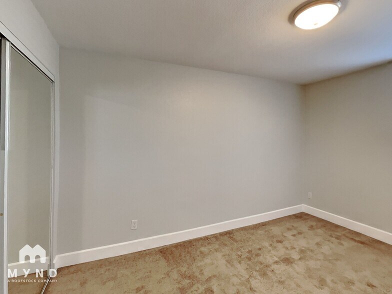 Building Photo - 4775 Seminole Dr