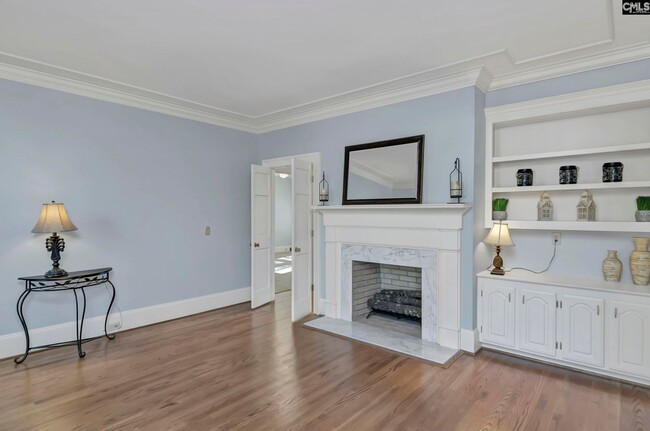 Building Photo - Stunning 5 Bedroom 3 Full Bath and 2 Half ...