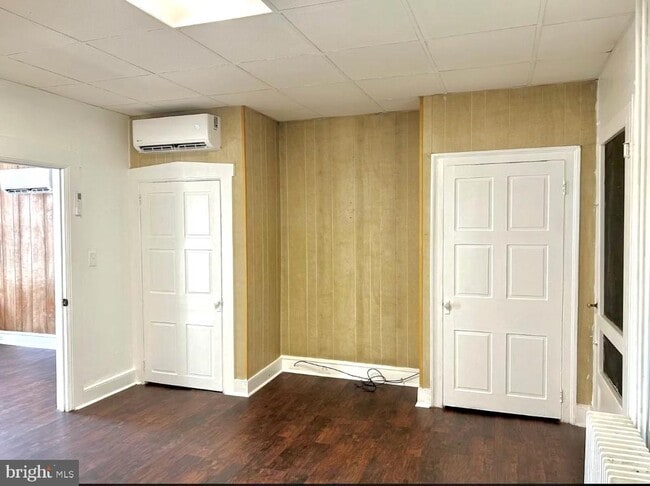 Building Photo - 136 S 5th St