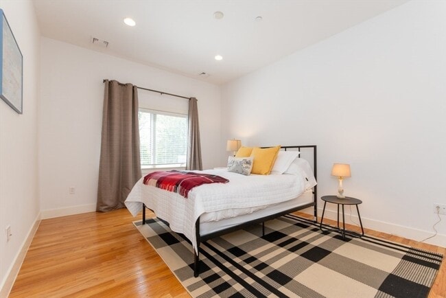 Building Photo - 769 Heath St