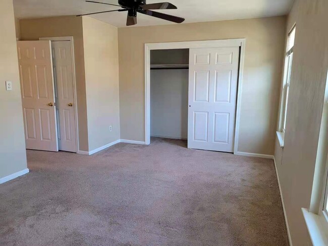 Building Photo - 305 Seeman Ct