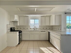 Building Photo - Spacious 4 Bed 3 Bath available in San Pedro!