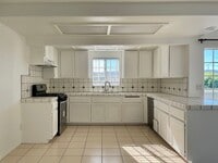 Building Photo - Spacious 4 Bed 3 Bath available in San Pedro!