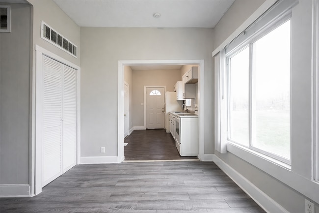 Building Photo - 19 S Tuxedo St