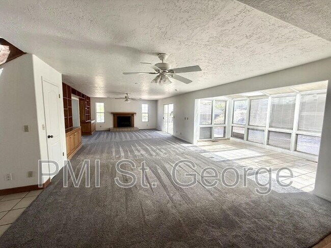 Building Photo - 2506 W Grandview Dr