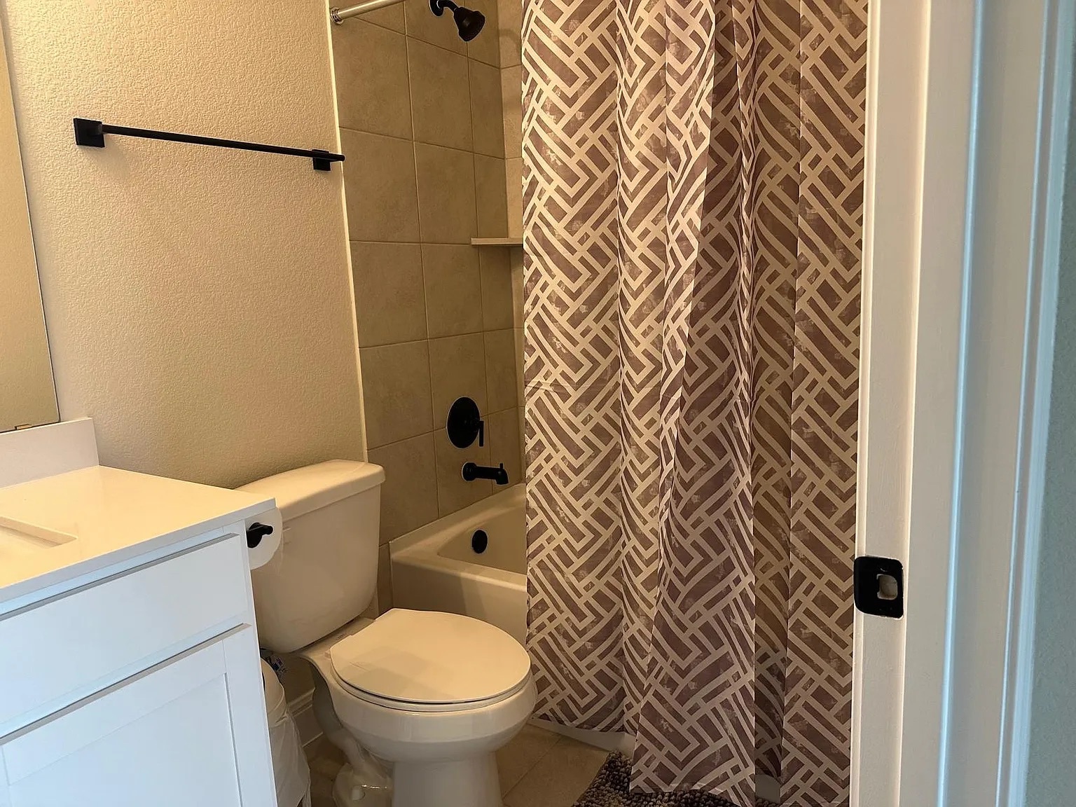 Building Photo - Room in House on Purple Heart Dr