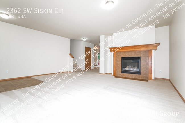 Building Photo - 2362 SW Siskin Cir