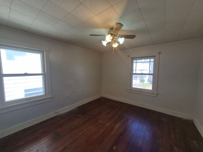 Building Photo - Charming 3 bedroom home