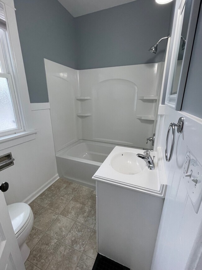 Building Photo - 419 N 6th St