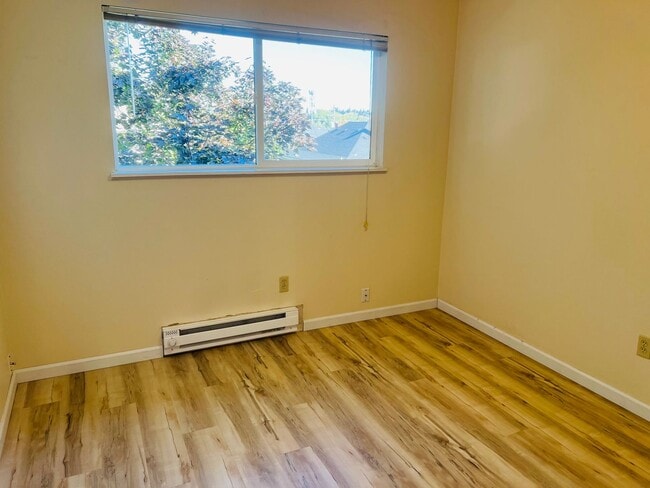 Building Photo - 2Bed/1Bath Second Floor Apartment in Brooklyn Neighborhood