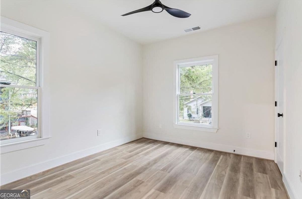 Building Photo - 1265 Oak St SW