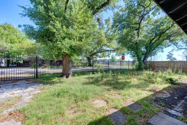 Building Photo - 5906 Hilary St