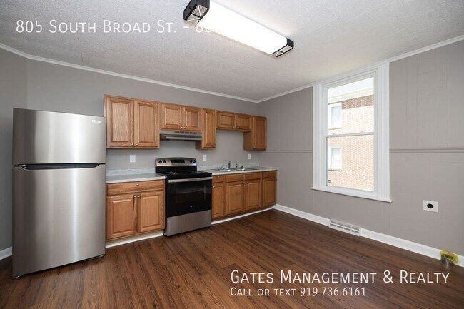 Building Photo - 805 S Broad St