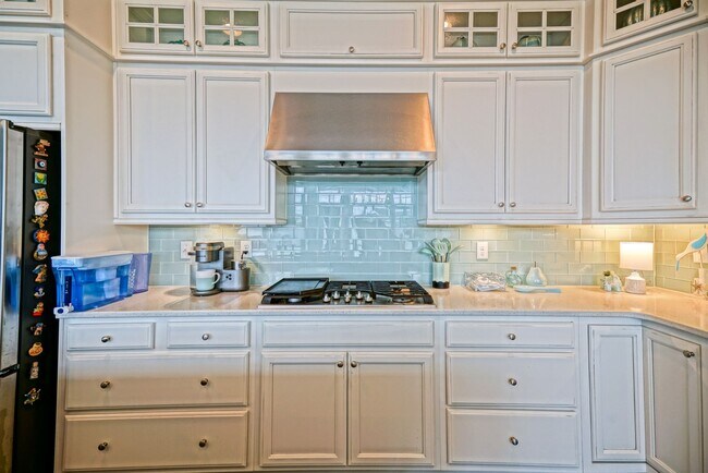 Building Photo - Beautiful home in Peninsula Lakes