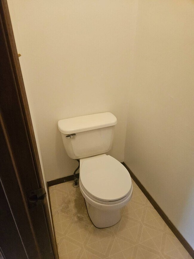 Building Photo - 607/609 W. Edgewood