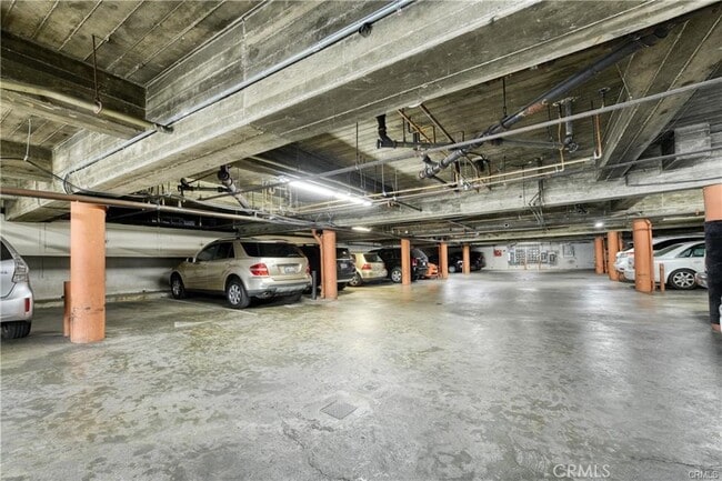 Building Photo - 514 S Harvard Blvd