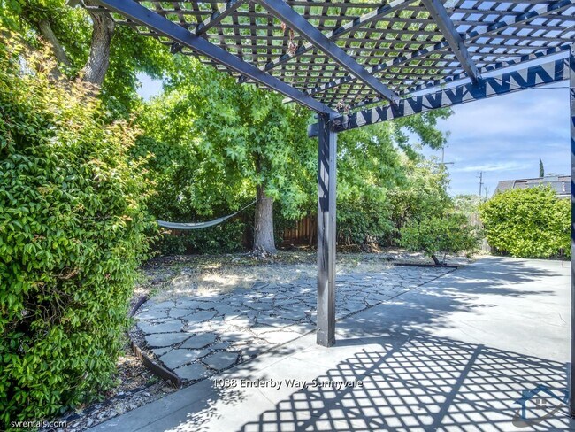 Building Photo - 1038 Enderby Way