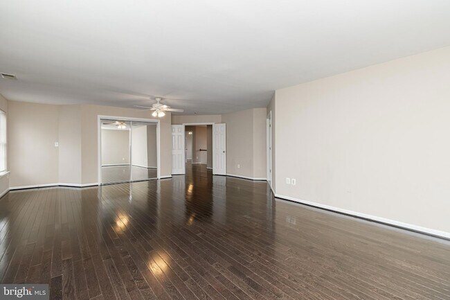 Building Photo - 6239 Willowfield Way