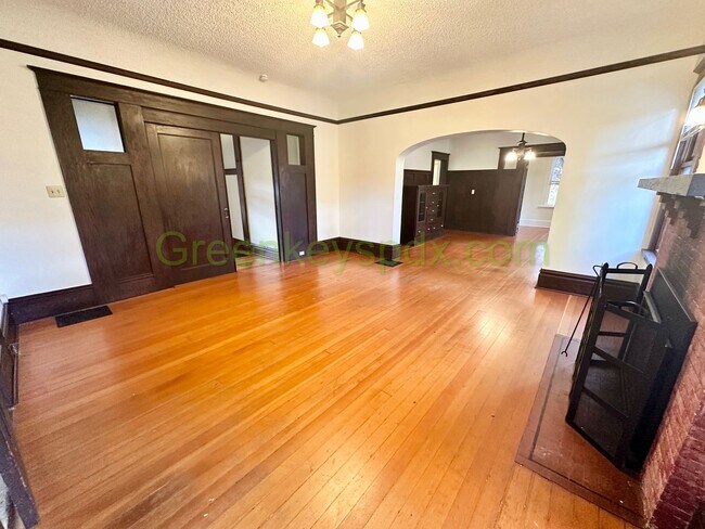 Building Photo - 4727 NE 10th Ave