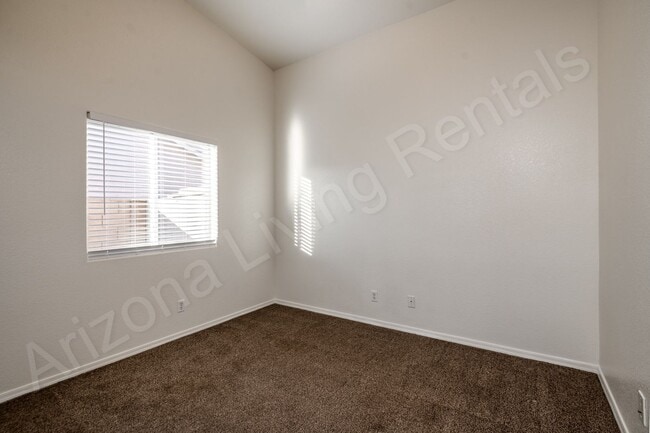 Building Photo - GORGEOUS 4 BEDROOM HOME
