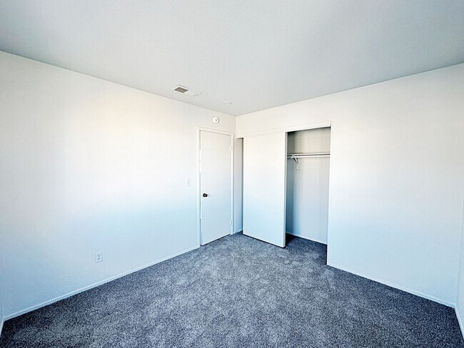 Building Photo - 1645 Autumn Rust Dr