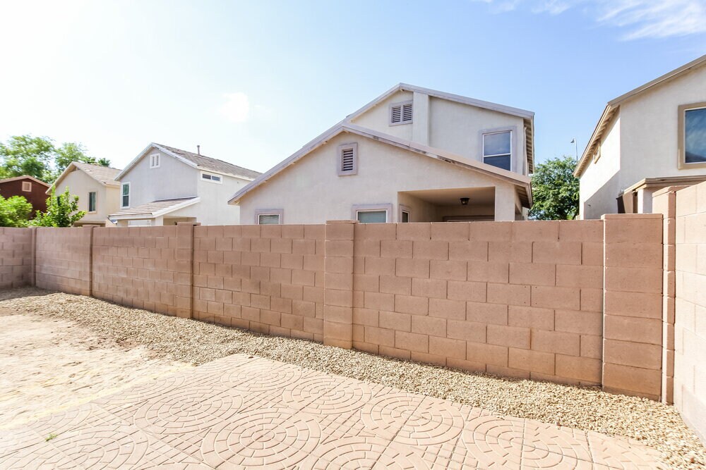 Building Photo - 12026 W Yuma St