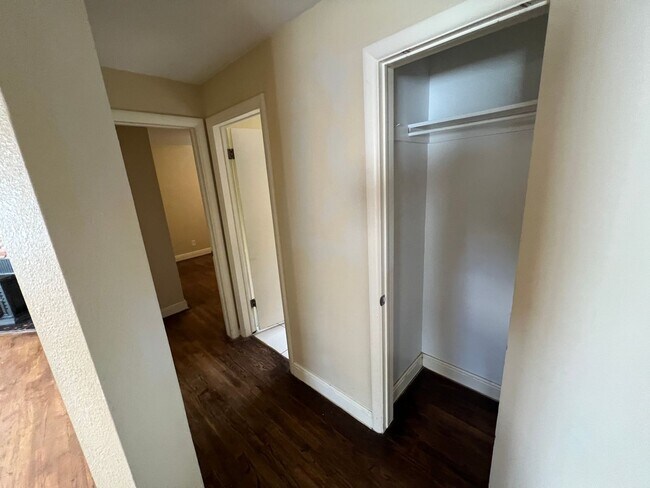 Building Photo - Spacious Lakewood Home