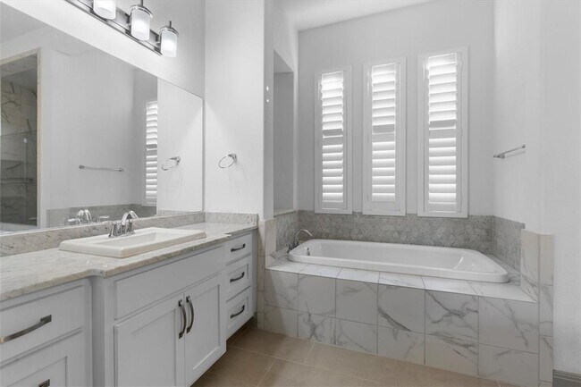 Building Photo - 16516 Leopold Trail