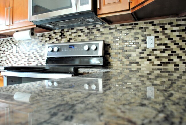 Building Photo - 3300 Bellefontaine St