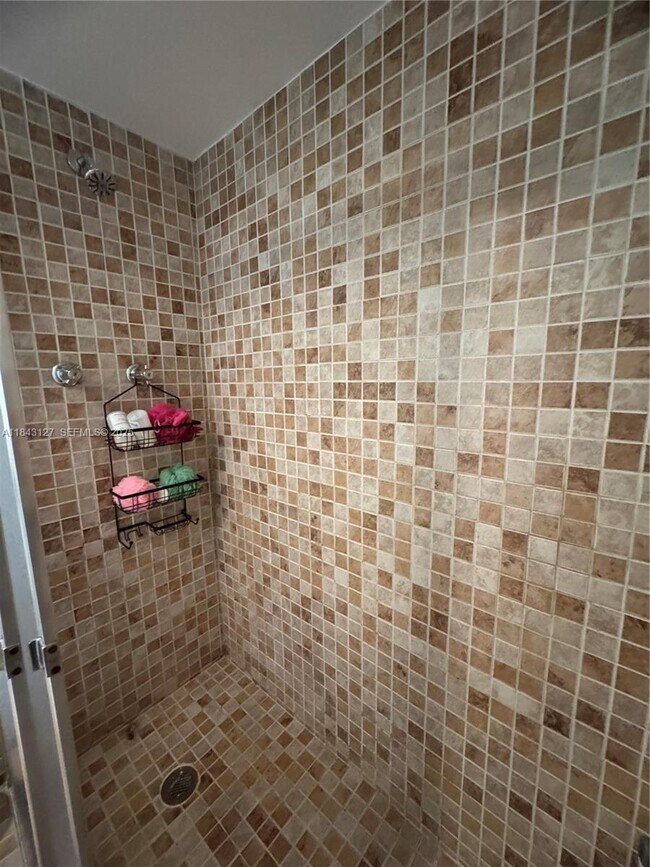 Building Photo - 3545 NE 166th St