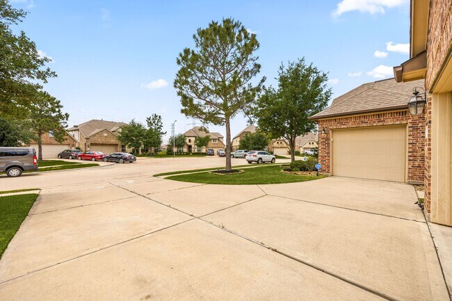 Building Photo - 9338 Taylor Cliff Ln