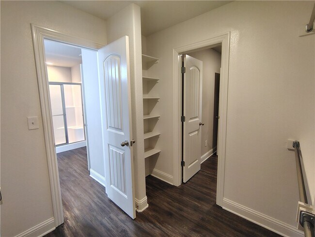 Building Photo - 1742 Charismatic Dr