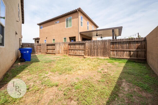 Building Photo - Fresno SouthEast Home, Gated Community, Clovis Unified School District, 3BR/2.5BA - Lots of Ameni...