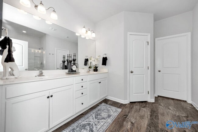 Building Photo - 106 Oak Fletcher Dr