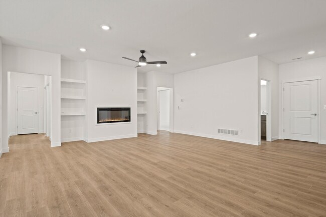 Building Photo - 6321 Murano Way