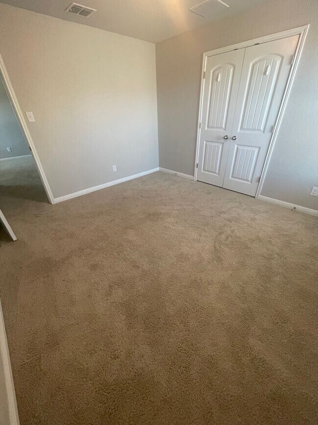 Building Photo - 22427 Carriage Bush