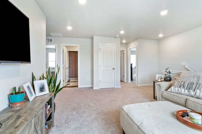 Building Photo - Better-Than-New Home in Prairie Song - 4-Bed, 3-Bath, 3-Car
