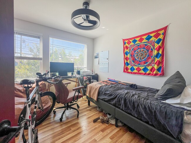 Building Photo - 3bd/2ba Seattle Townhome